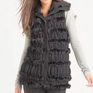 DIANE VON FURSTENBERG BLACK WOOL AND DYED RABBIT FUR KNIT VEST SIZE SMALL